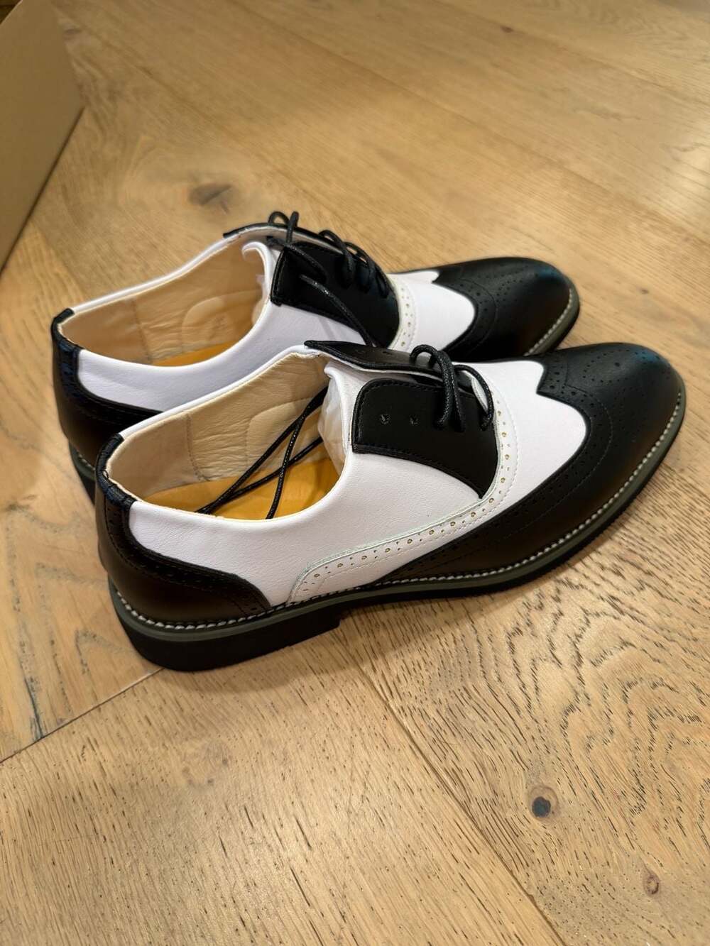 Santimon Men's Two-Tone Wingtip Brogue Lace-Up Oxford Dress Shoes
